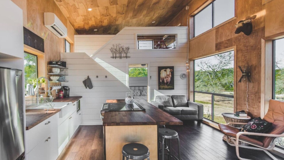 Dripping Springs Apartment | Cedar Hollow, Hill Country cabin w/ Loft & Light