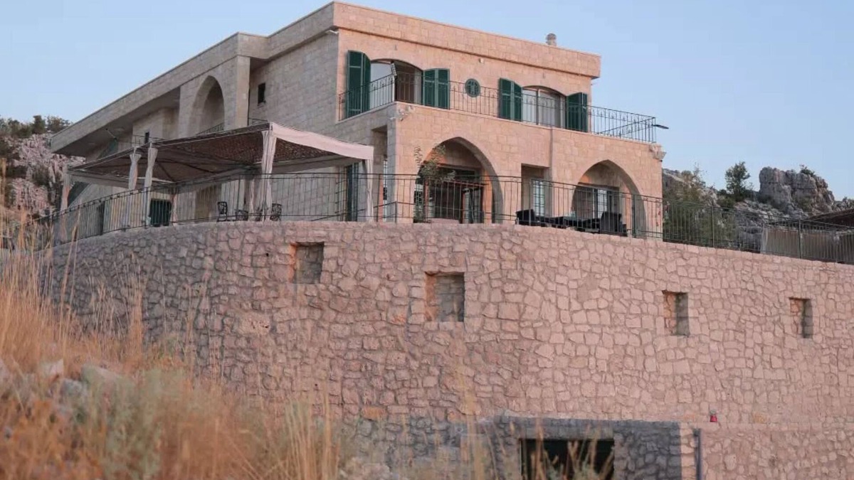 Kfardebian Villa | Cedar House Jaj: Simple and Comfy Standard Room