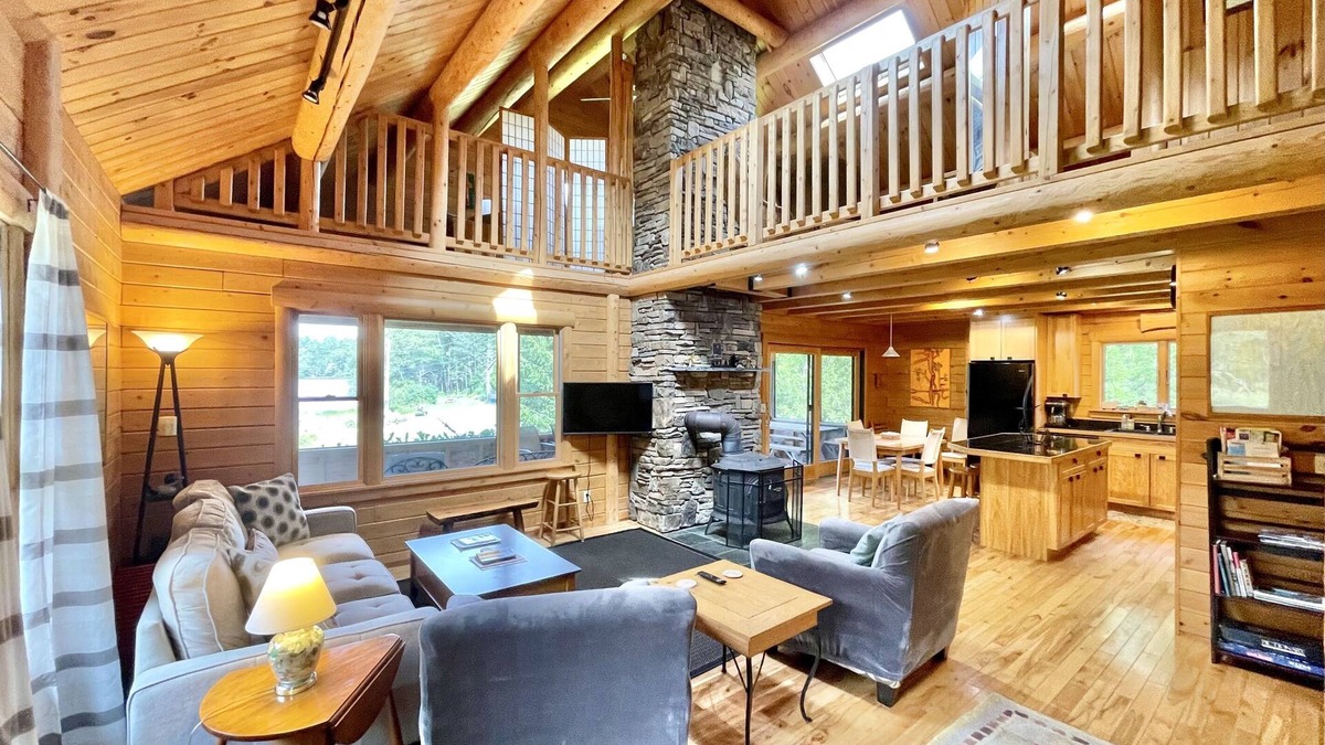 Boothbay Cabin | Cedar Lodge - Upscale Cabin on Knickerbocker Lake!