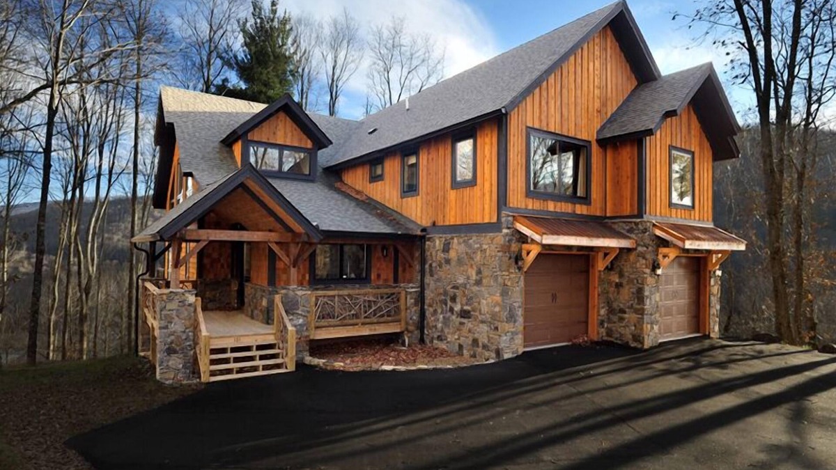 Banner Elk House | Cedar Rock Townhomes at Eagles Nest - Pet friendly, 6 Master Suites, hot tubs!