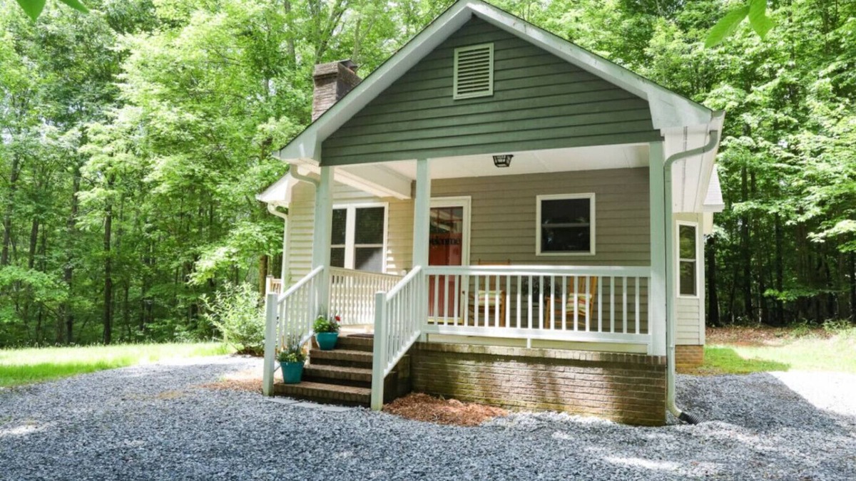 Peters Creek Cottage | Cedar Run Cottage by BMG