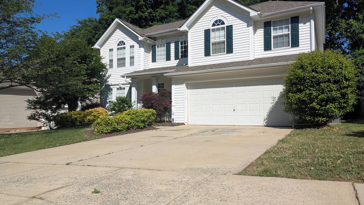 Concord House | Cedar's Corner in Concord | Spacious & Clean