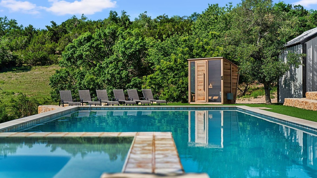 Leander House | CEDAR TRUNK RANCH w Pool Sauna Pickleball & MORE