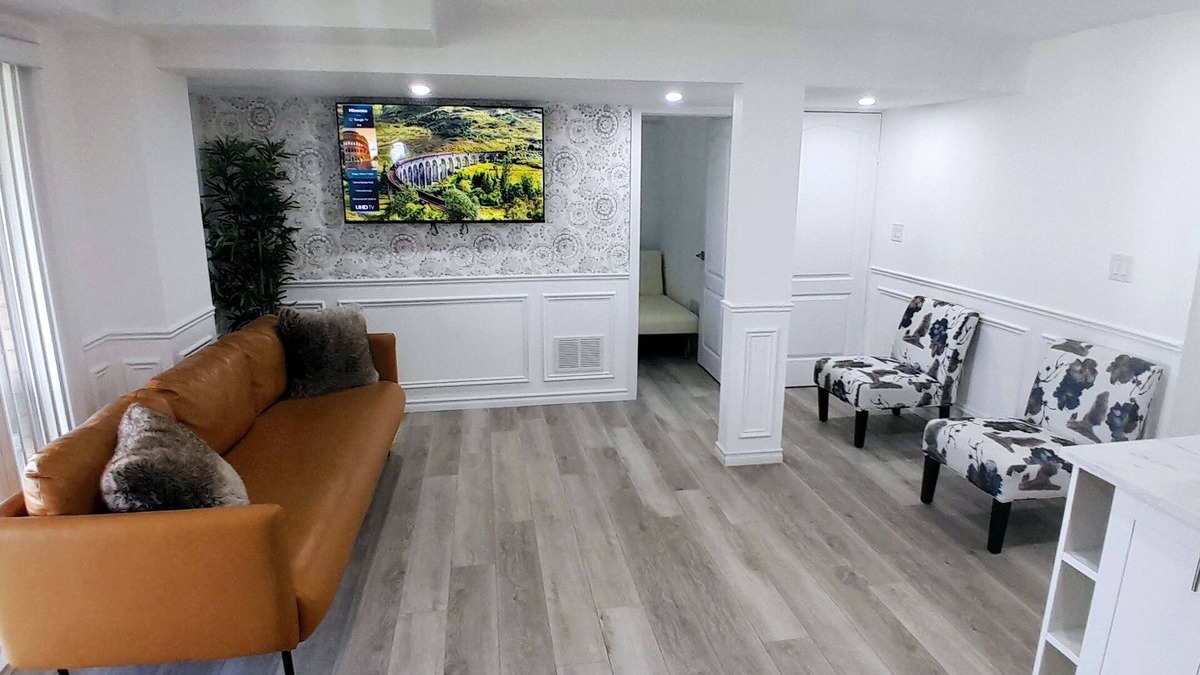 Orillia Apartment | ❤ Cedar-View Apartment with Hot Tub (3 Bedrooms) ❤
