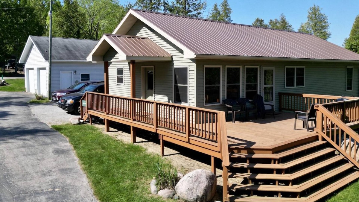 Drummond House | Cedarside @ Captain's Cove on Drummond Island