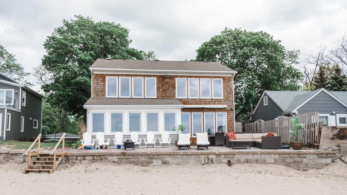 Crystal Beach Cottage | Cedarwood Sands - Beachfront on Bay Beach