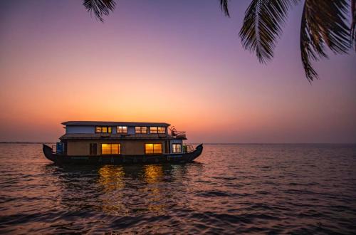Alappuzha Boat Rental | Cee Pee House Boats
