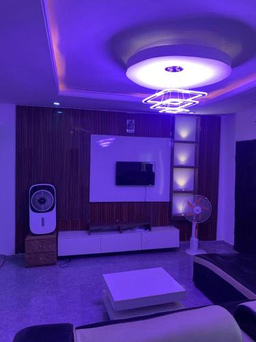Ibadan Apartment | Cee&Tee at AKOBO 1Bedroom or 2Bedrooms -247 Electricity-Solar Inverter AC in Bedrooms
