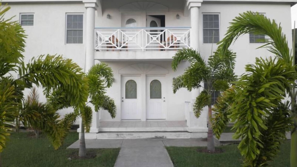 Cliftons Villa | CELEBRITY VILLA: Romantic, Private Pool, 5 Minutes to beach