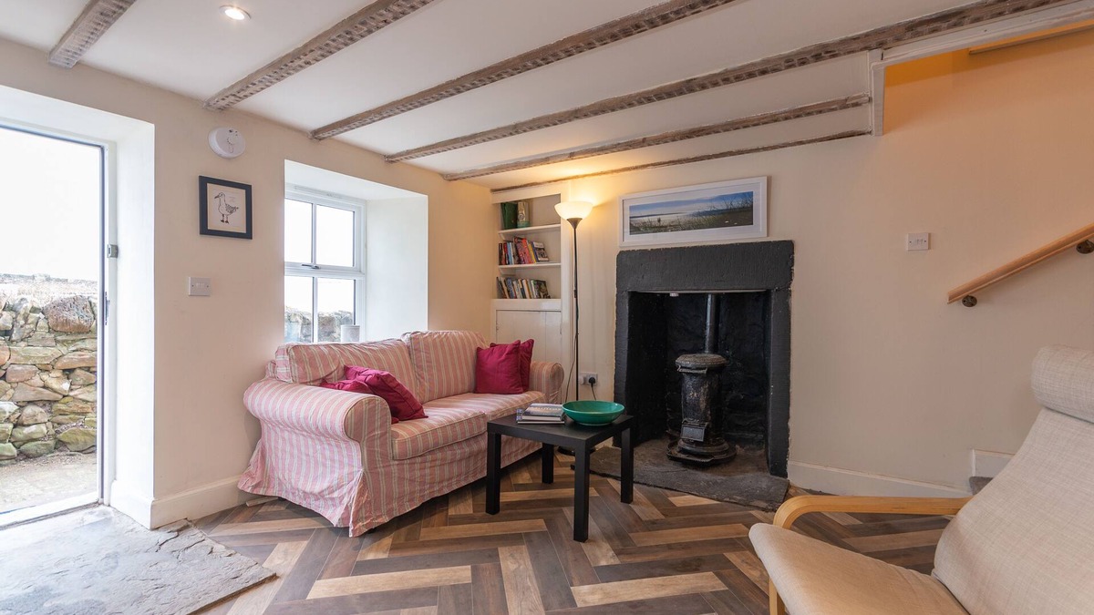 Cellardyke House | Cellardyke 3-Bed Cottage, Sleeps 6 by Seafront