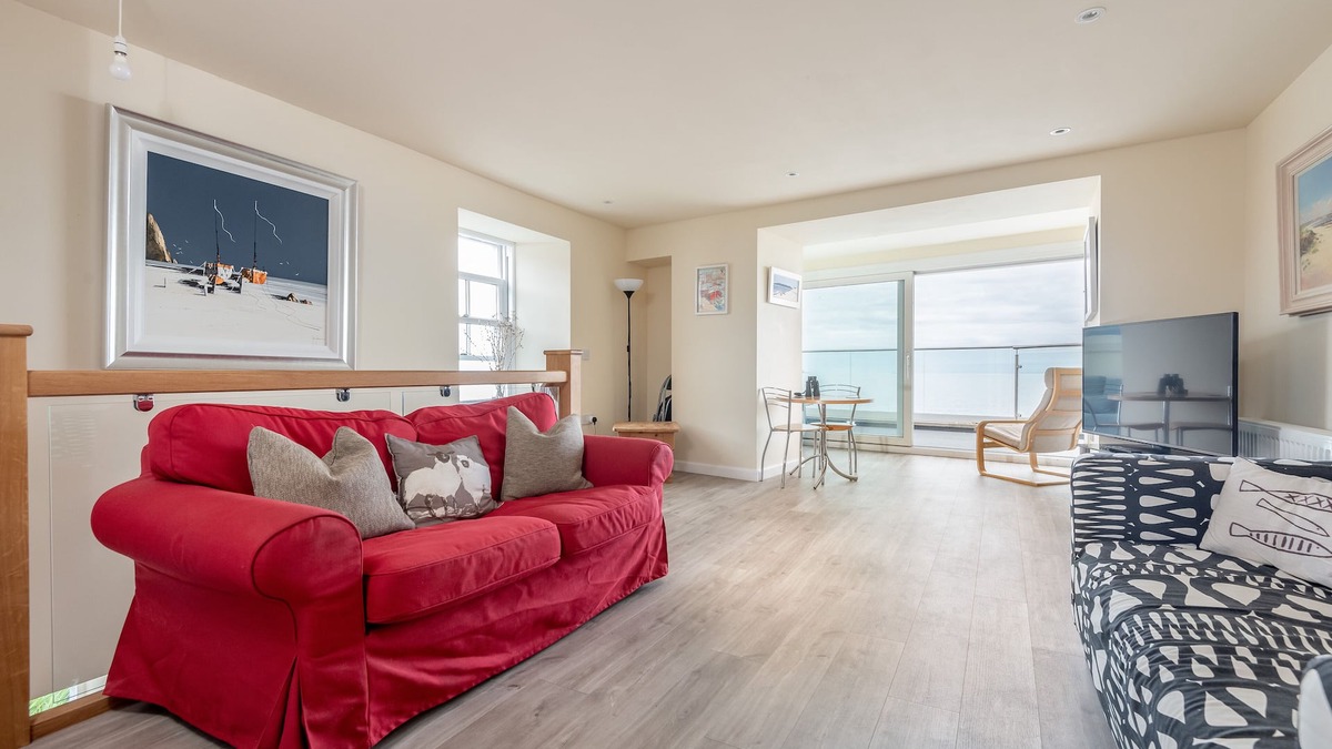 Cellardyke House | Cellardyke 3-Bed House, Sleeps 6 with Sea Terrace