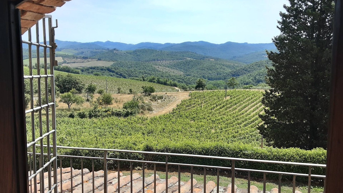 Gaiole in Chianti Villa | Celle di Lecchi is a characteristic Borgo on the hillside of Lecchi in Chianti