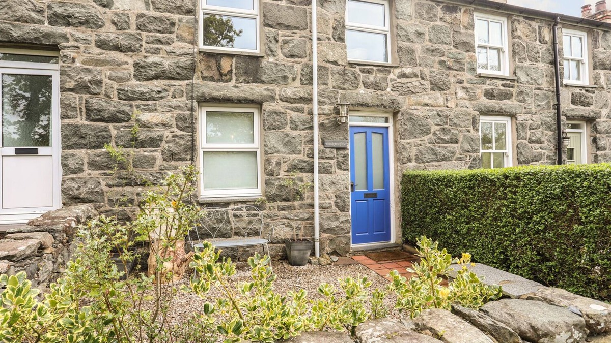 Llanystumdwy Cottage | CELYNFA, pet friendly, character holiday cottage in Criccieth
