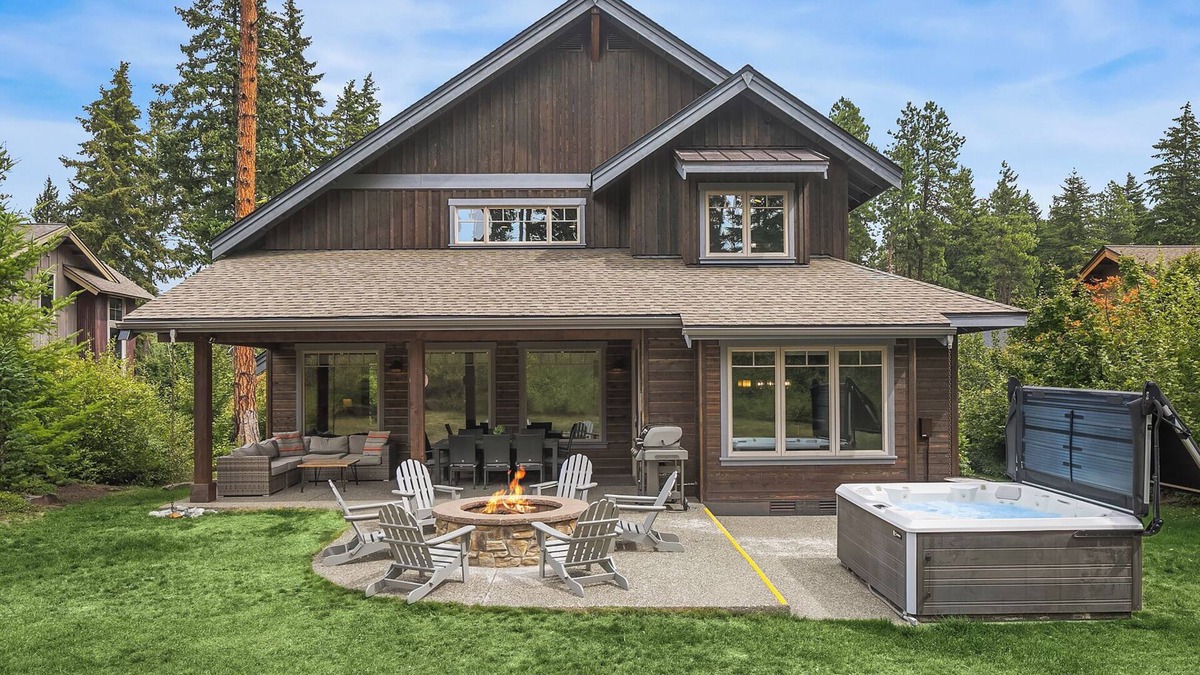 Cle Elum Cabin | Center of Suncadia! 4 King Beds, Hot tub, Fire pit & game room. Exceptional home