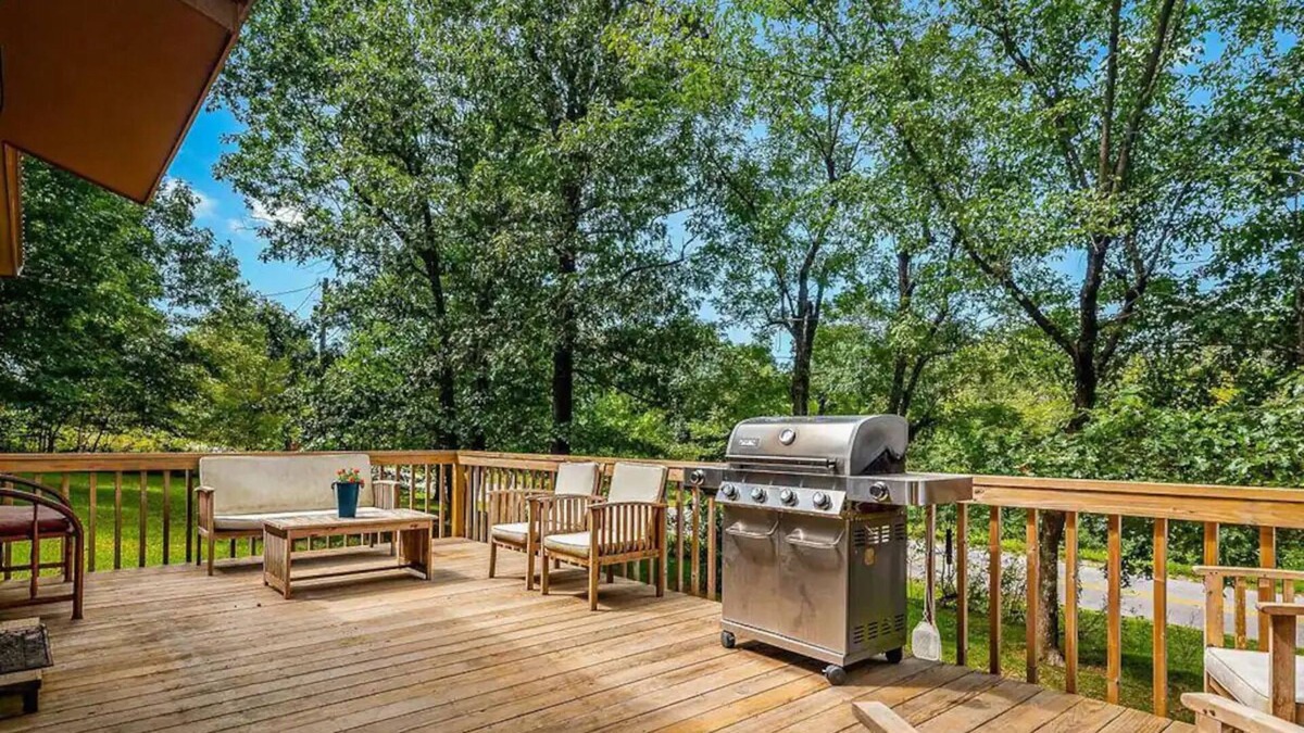 Compton Cabin | Centerpoint Trail Cabin- Perfect hiking just steps away