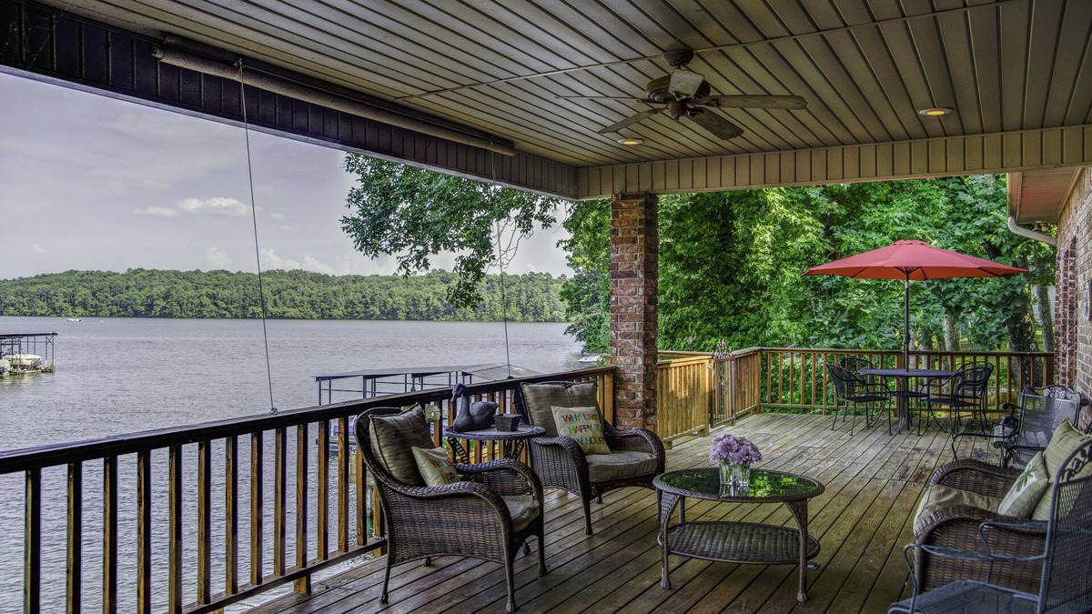 Lakeland House | Centrally Located Lake House with a Secluded Feel Boat Slip Included