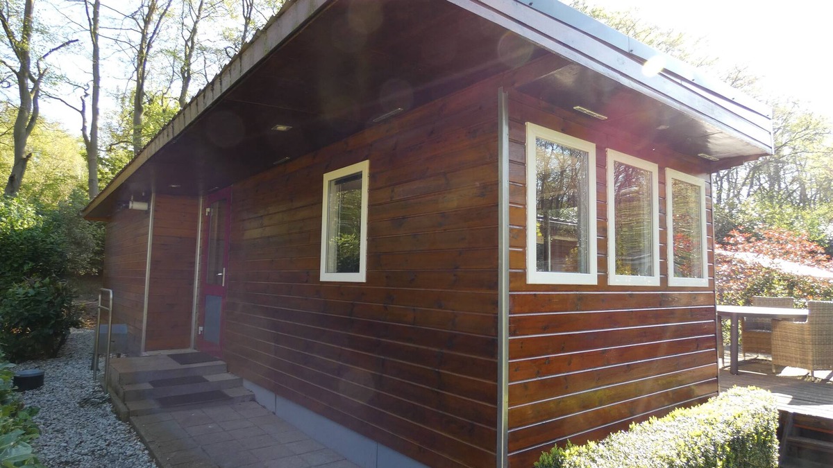 Marum Ski Chalet | Centraal gelegen op grens Friesland/Groningen/Drenthe aan het bos gelegen.p-slk