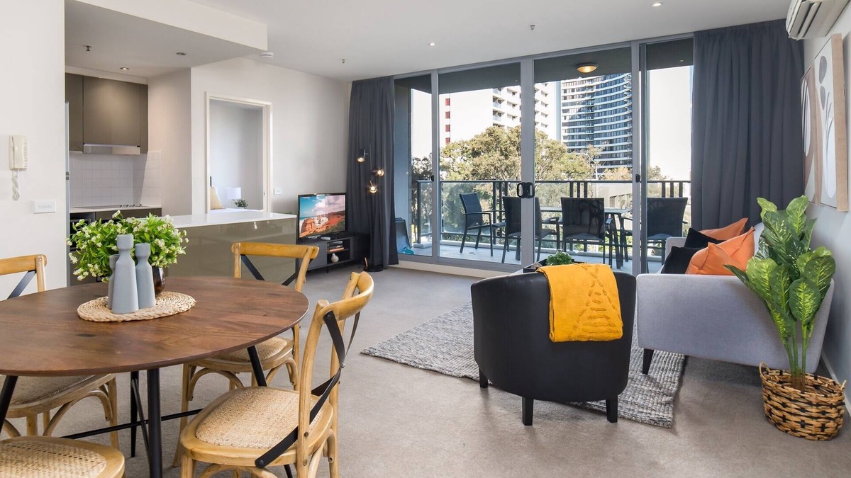 City West Apartment | Central 1-Bed with Parking, BBQ and Indoor Pool