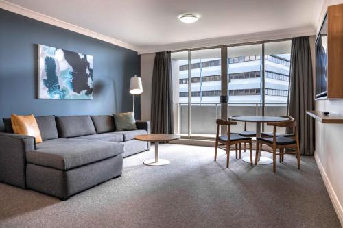 Chatswood Apartment | Central 1-Bed with Parking, Pool, Sauna & Gym
