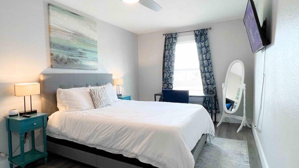 Central City Apartment | Central 1BDR+RemoteWork+Extended Stay+Pets OK