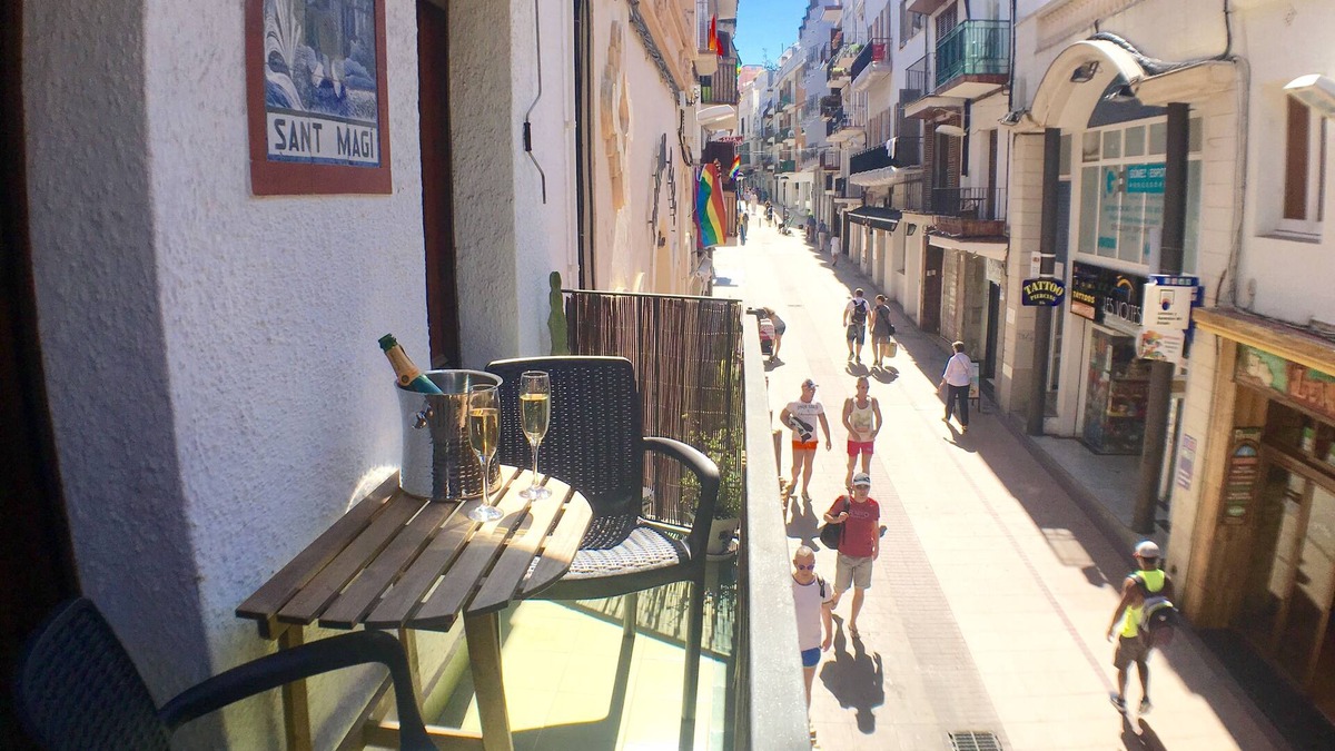 Sitges Town Center Apartment | Central 2 bedroom apartment with sunny balcony