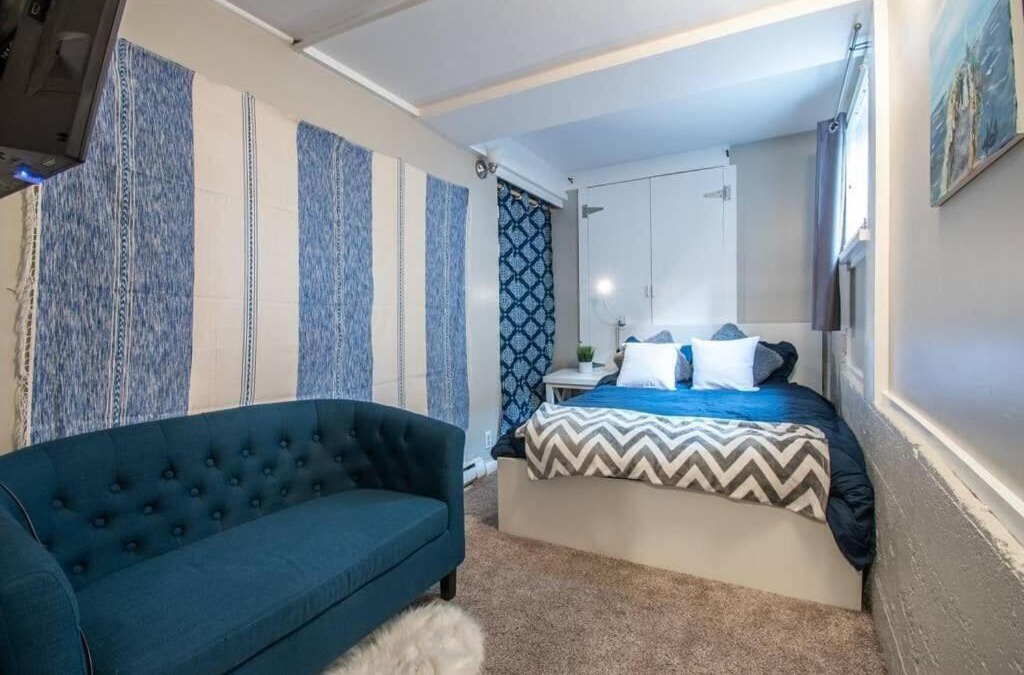 Fremont Apartment | Central 2 bedroom unit with 3 beds and 3 large TVs