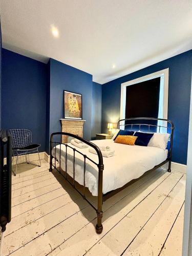 Hereford House | Central 2br I Pets I Parking