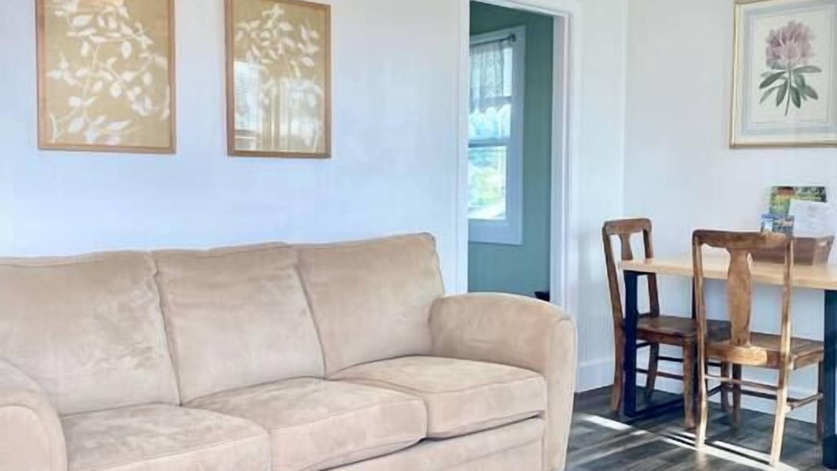 Arcata Apartment | Central 2nd Floor Flat