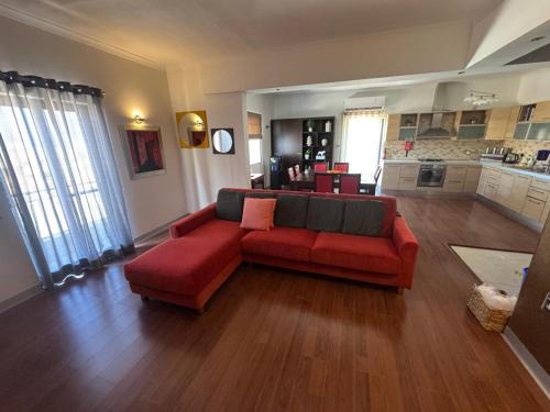 Pembroke Apartment | Central 3 Bedroom Apartment