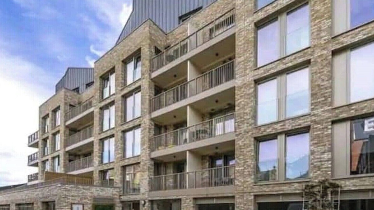 Kilburn Apartment | Central 3 bedroom Apt/en-suite with a View.