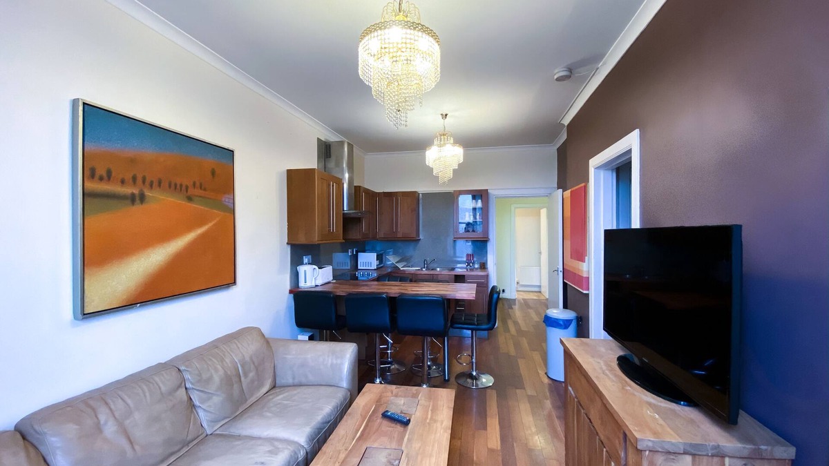 Old Town Apartment | Central 5 bedroom apartment, minutes from Royal Mile