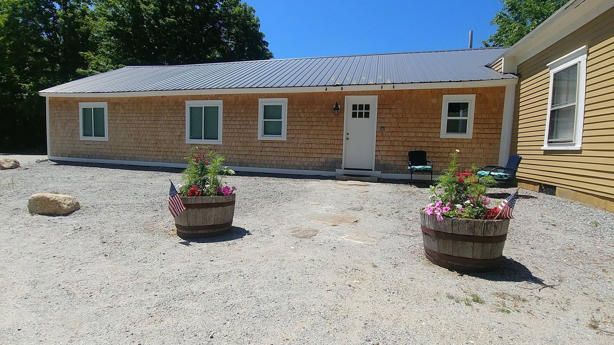 Bradford Apartment | Central A/C and Fast Wifi in the Sunapee Region, one Level 1400sf With 3 BRs