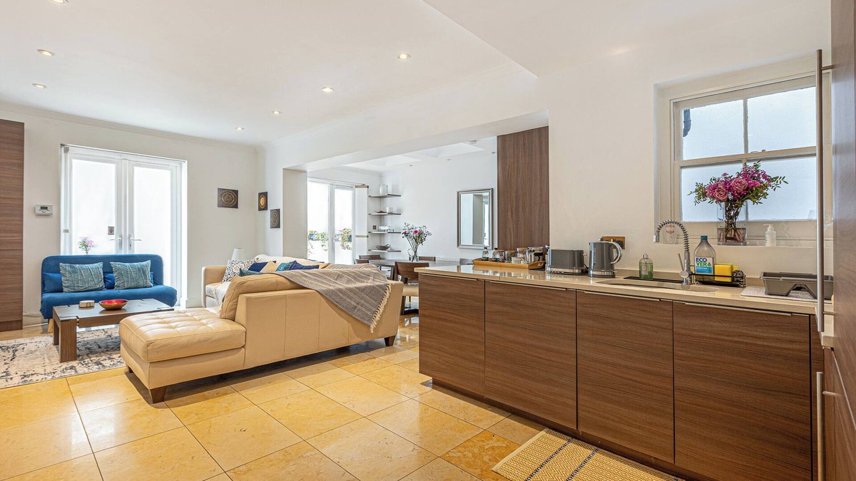 Earl's Court Apartment | Central Amazing 2BR Flat w/2 Patio in Kensington