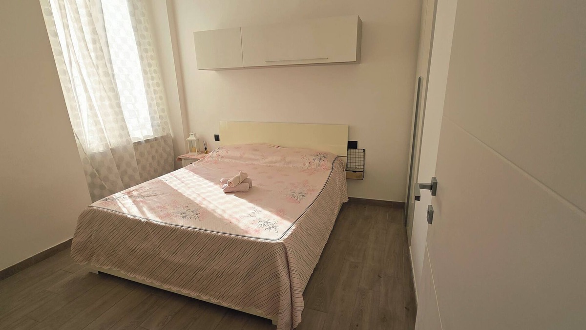 Como Apartment | Central and quiet apartment, 1 min from the Duomo and 3 min from Lake Como.