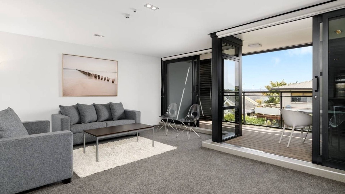 Mount Maunganui Apartment | Central Apartment with Pool, Spa, Sauna and Gym