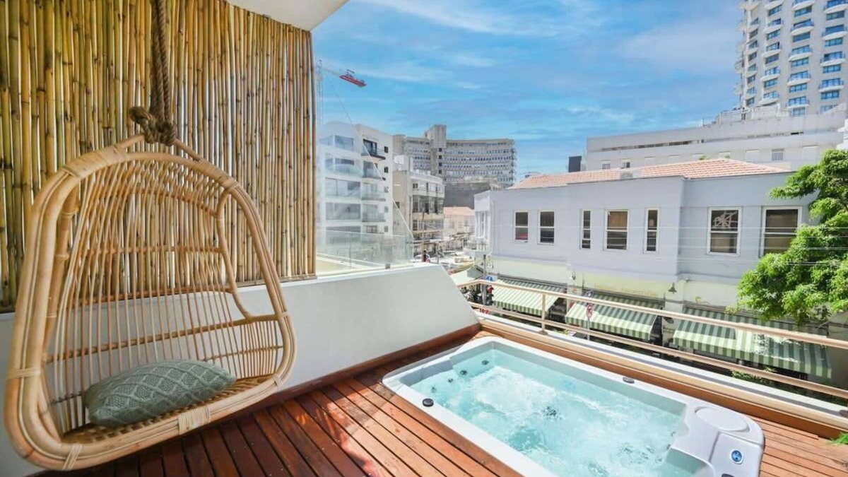 Tel Aviv Apartment | Central apartment with Jacuzzi near Bograshov Beach by HolyGuest