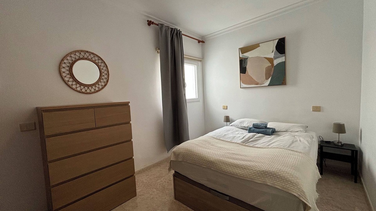 Playa de Arinaga Apartment | Central apartment 3 minutes walk to beach promenade, restaurants, cafés
