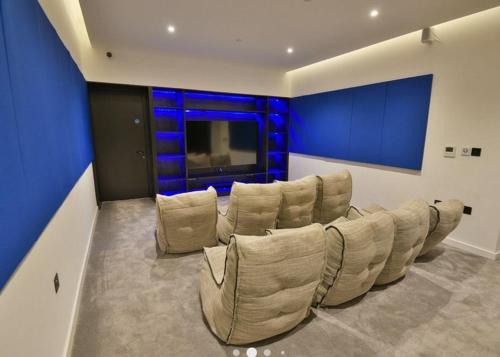 Trafford Apartment | Central Apartment - Terrace - Cinema -Free Parking