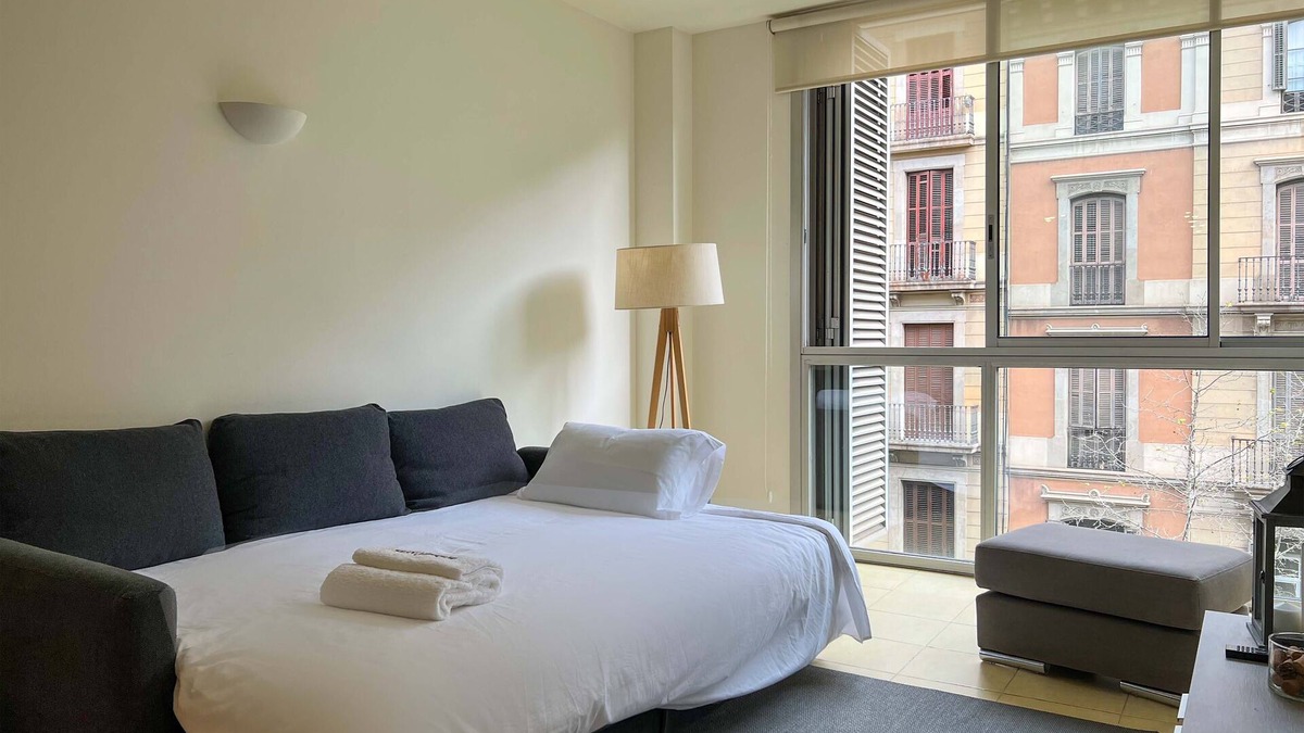 Dreta de l'Eixample Apartment | Central Apartment with Shared Rooftop