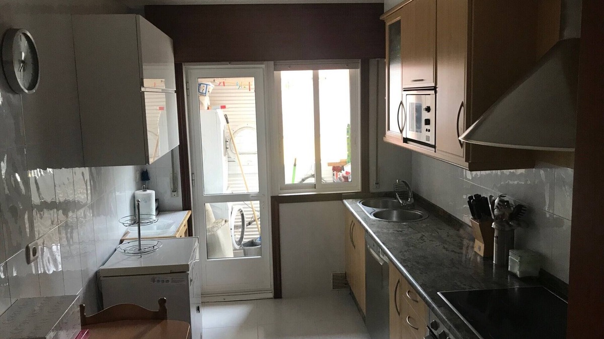 O Grove Apartment | Central apartment with 3 bedrooms, all exterior and garage included.