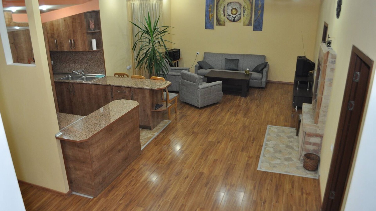 Kentron Apartment | Central aprt. with fireplace 4 room