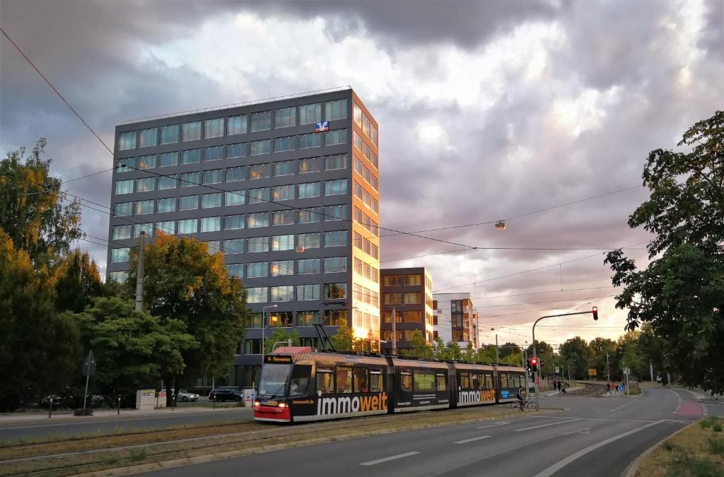 Tullnau Apartment | Central-Apt at Lake, CityCenter 5min, Fair 18min!
