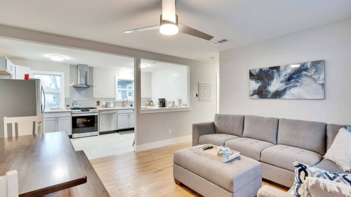 Govalle House | Central Austin 6 Bedroom Gem
