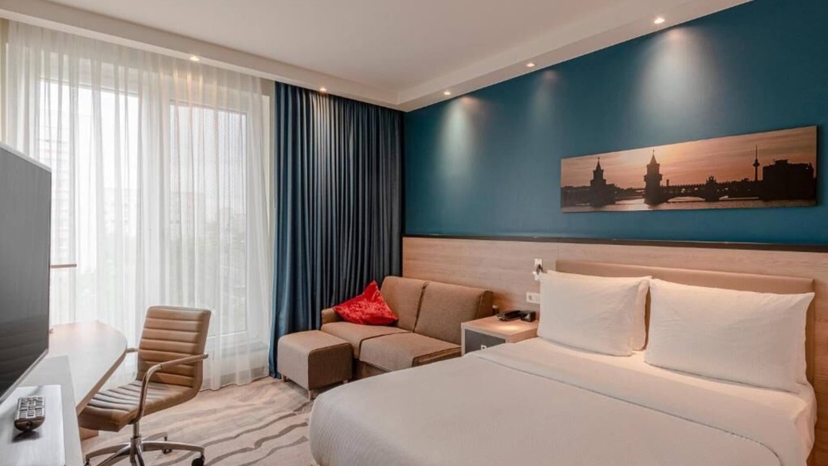 Mitte Hotel | Central Berlin Escape Near Museum Island & Brandenburg Gate! 2 City View Rooms!