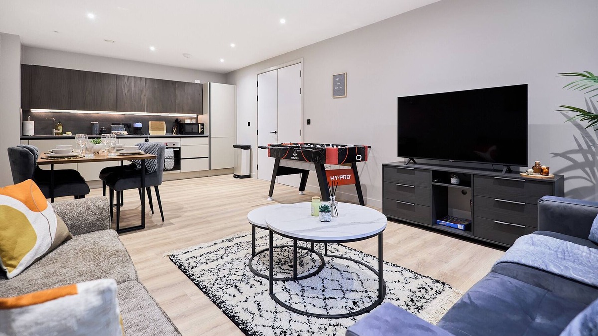 Birmingham City Centre Apartment | Central Birmingham Getaway: Luxury 2-Bedroom, Netflix, Games & Parking