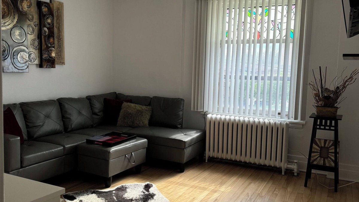Old Ottawa East Apartment | Central Canal 2 Bedr, w/private entrance, parking, deck, Beautiful area