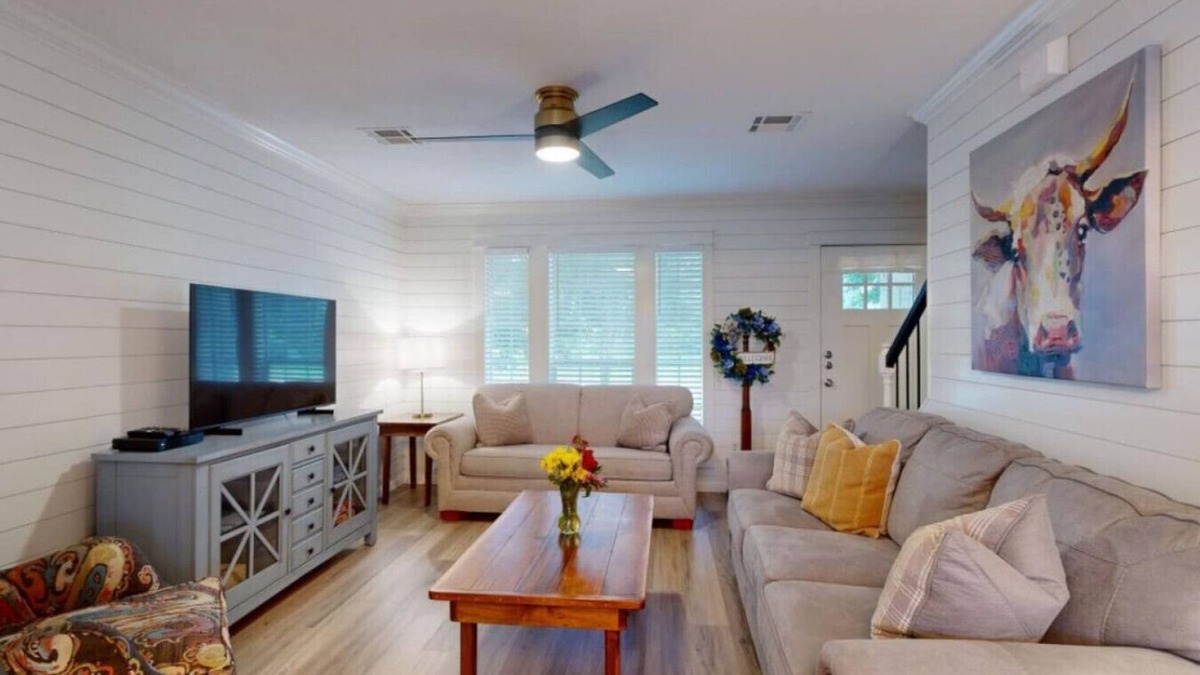 College Station House | Central Charm - 2mi to TAMU, quick walk to Central Park