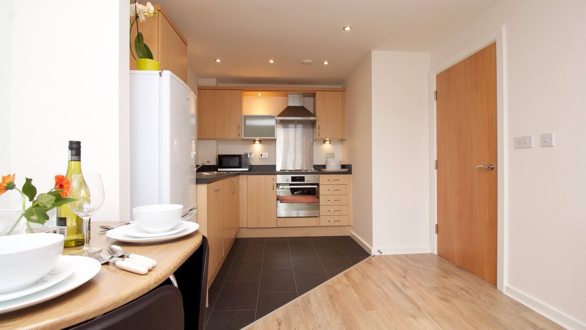 Chester Apartment | Central, Clean, Parking and Balcony