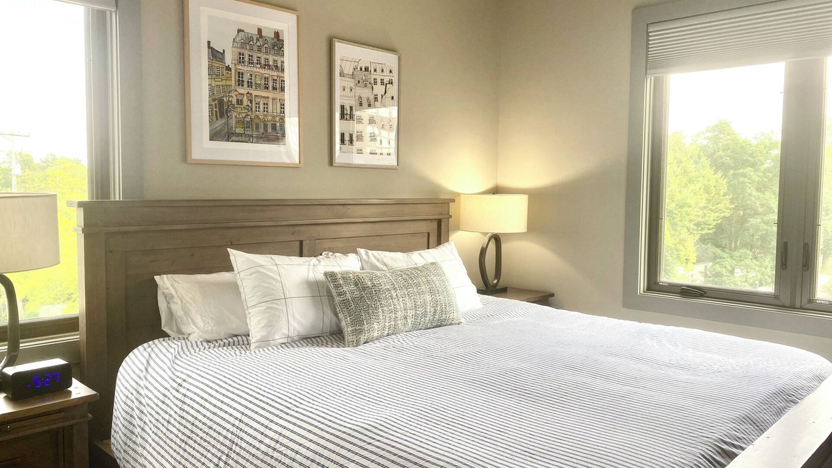 Traverse City Condo | Central Contemporary Condo with Parking!