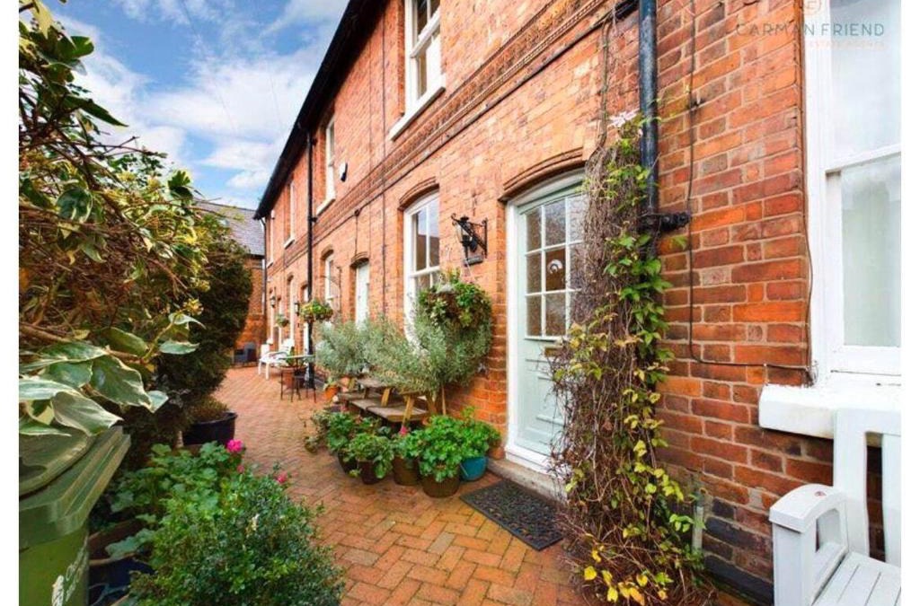Chester House | Central Cottage With Parking By Cheshire Escapes
